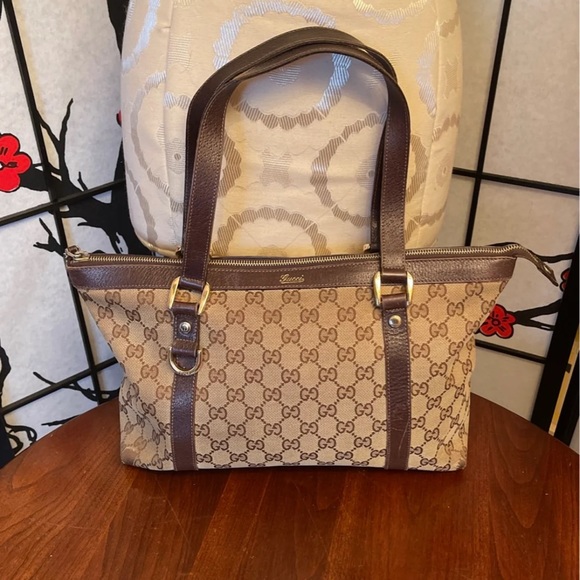 Gucci Handbags - Gucci GG Medium Abby Tote